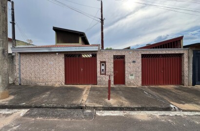 Excelente oportunidade duas casas independentes, ideal para investidores.