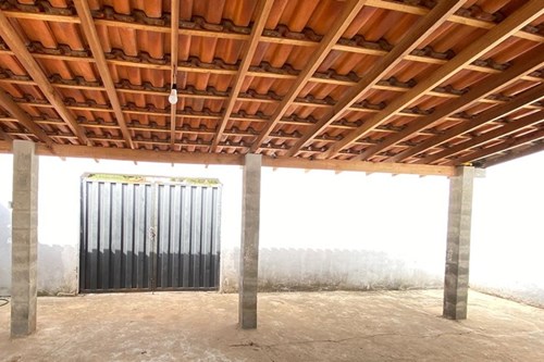 Casa com Dois Dormitórios em Avenida