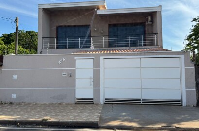 Maravilhoso sobrado à venda no Jardim Santo Antônio, em Mogi Guaçu