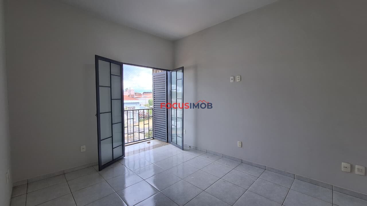 Lindo Sobrado à Venda – Conforto, Espaço e Excelente Localização!