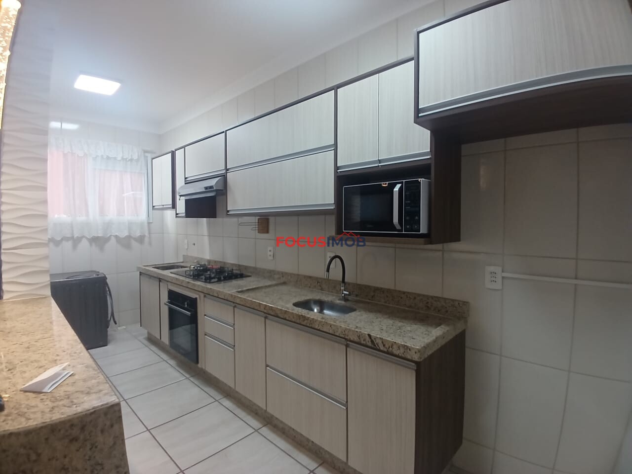 Apartamento localizado no 2º andar, em prédio com elevador, oferecendo conforto e praticidade no dia a dia.