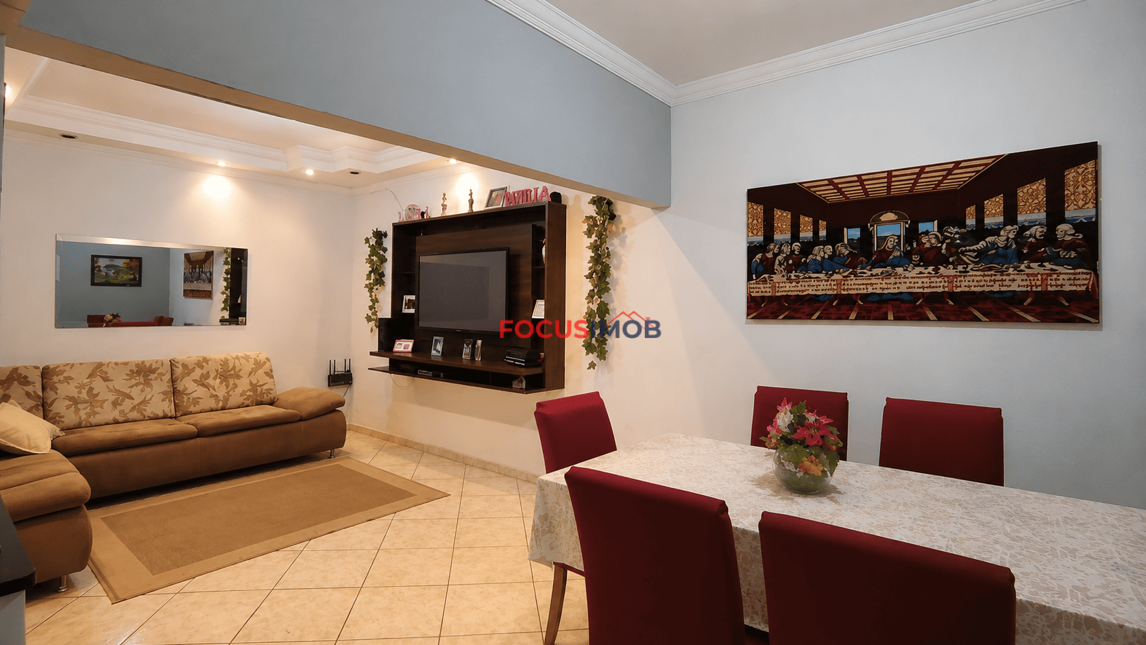 Casa à Venda com 4 Quartos sendo 2 Suítes e 190 m² de Área Construída