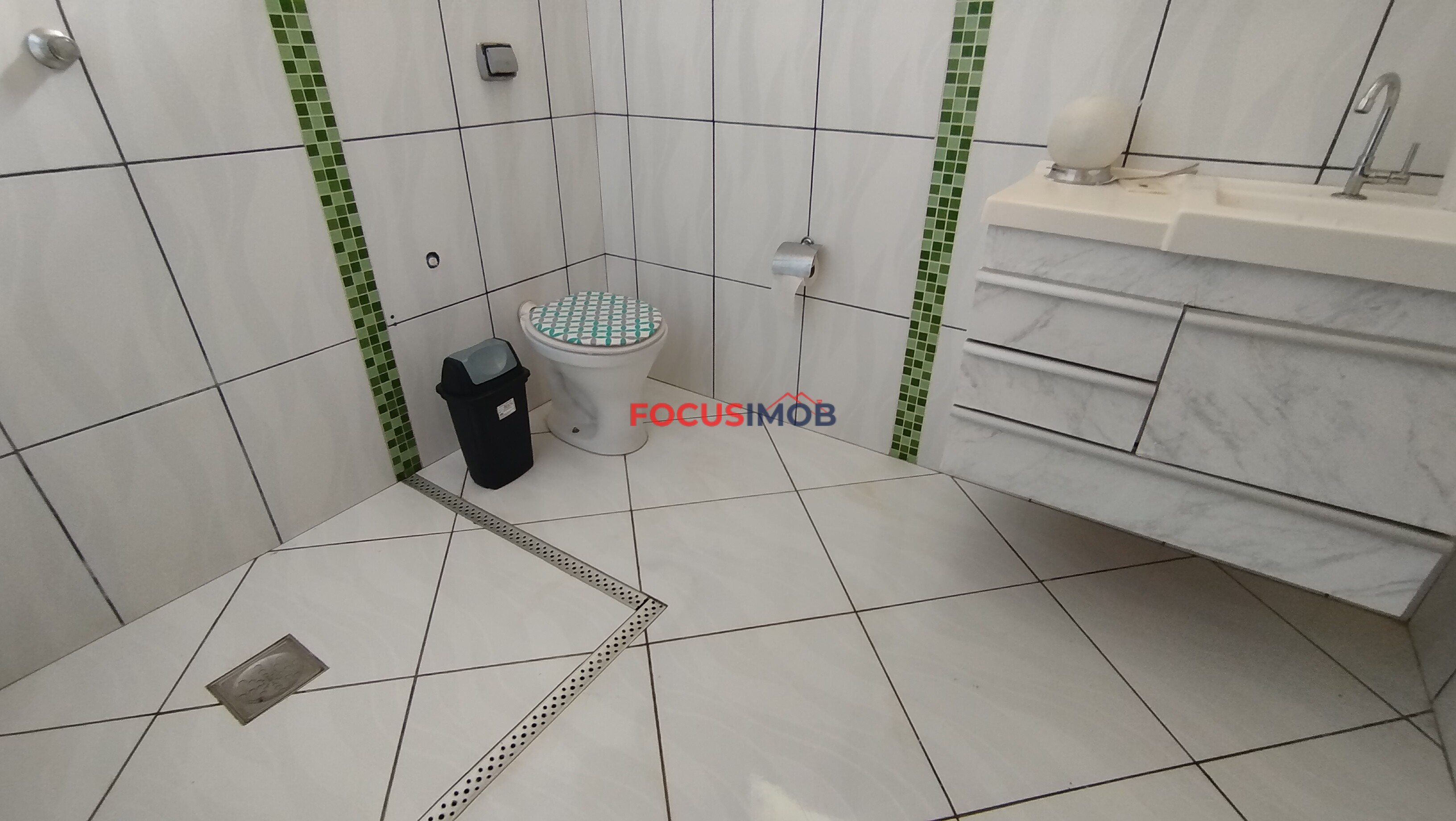 Sobrado três dormitórios no Jd Victoria Mogi Guaçu