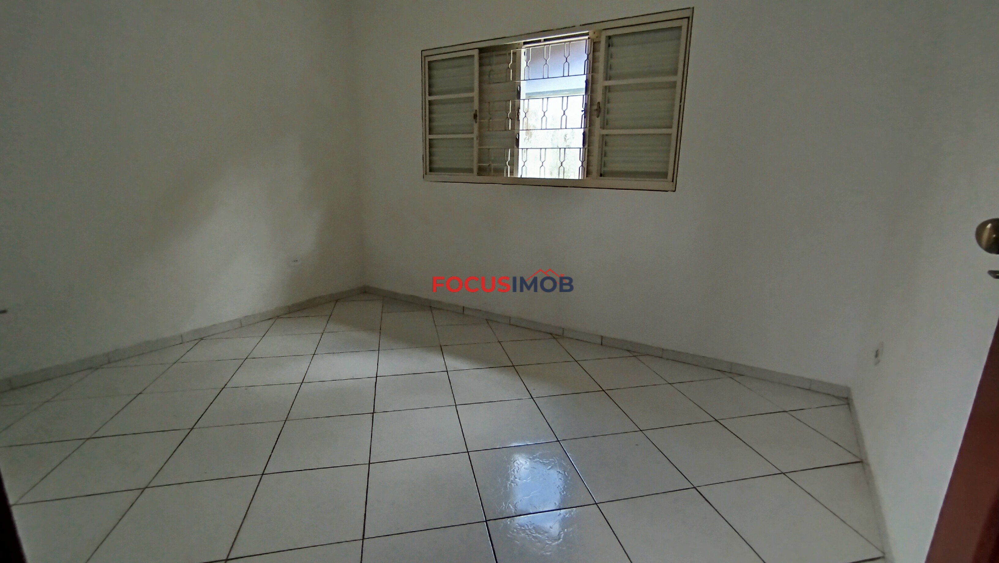 Sobrado três dormitórios no Jd Victoria Mogi Guaçu