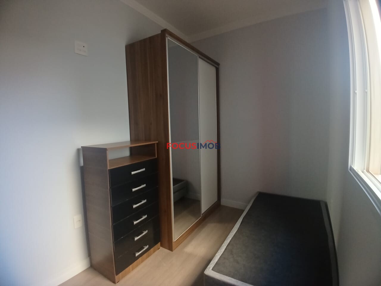 Apartamento localizado no 2º andar, em prédio com elevador, oferecendo conforto e praticidade no dia a dia.