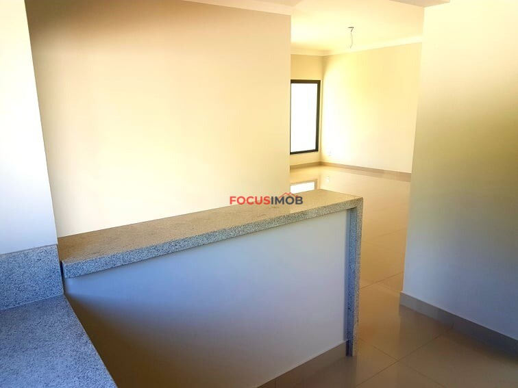 VENDO RESIDÊNCIA MODERNA E NOVA LOCALIZADA NUM LOTEAMENTO FECHADO