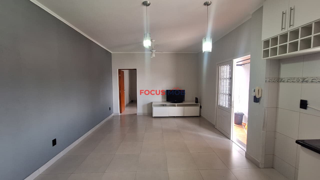 Casa moderna à venda com lazer completo e energia fotovoltaica