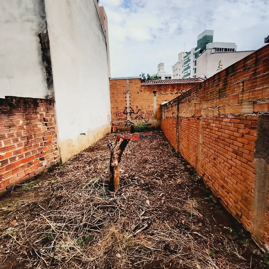 Casa á Venda no centro de Itapira-SP