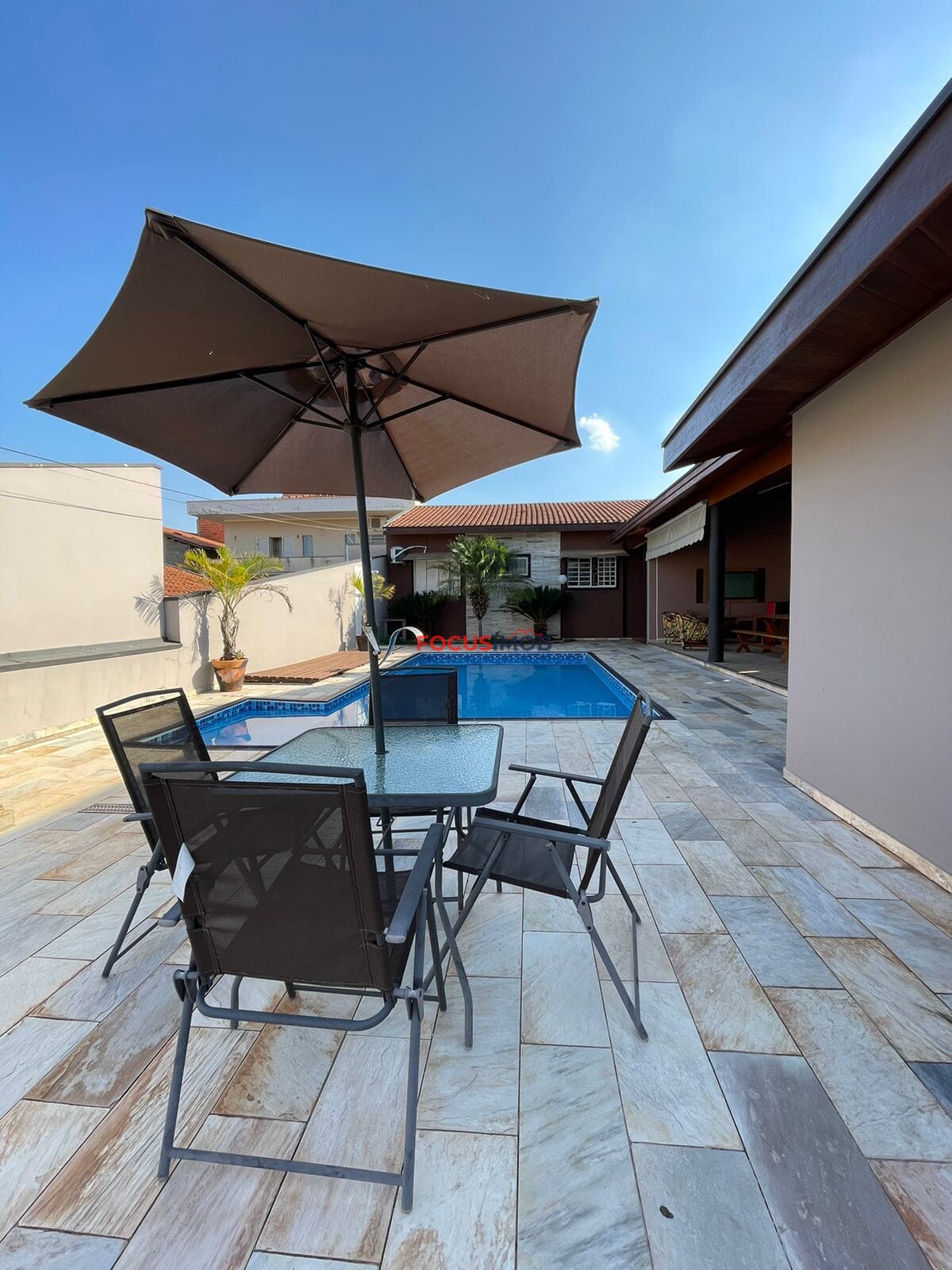 Casa moderna à venda com lazer completo e energia fotovoltaica