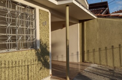 Casa na Vila São Carlos -Mogi Guaçu com edícula .