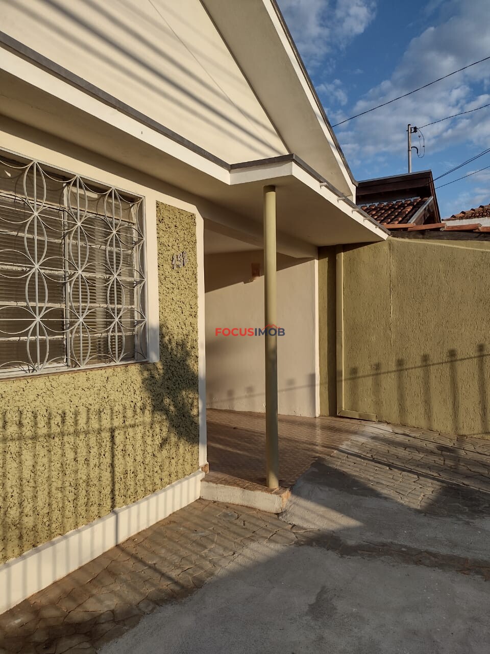 Casa na Vila São Carlos -Mogi Guaçu com edícula .