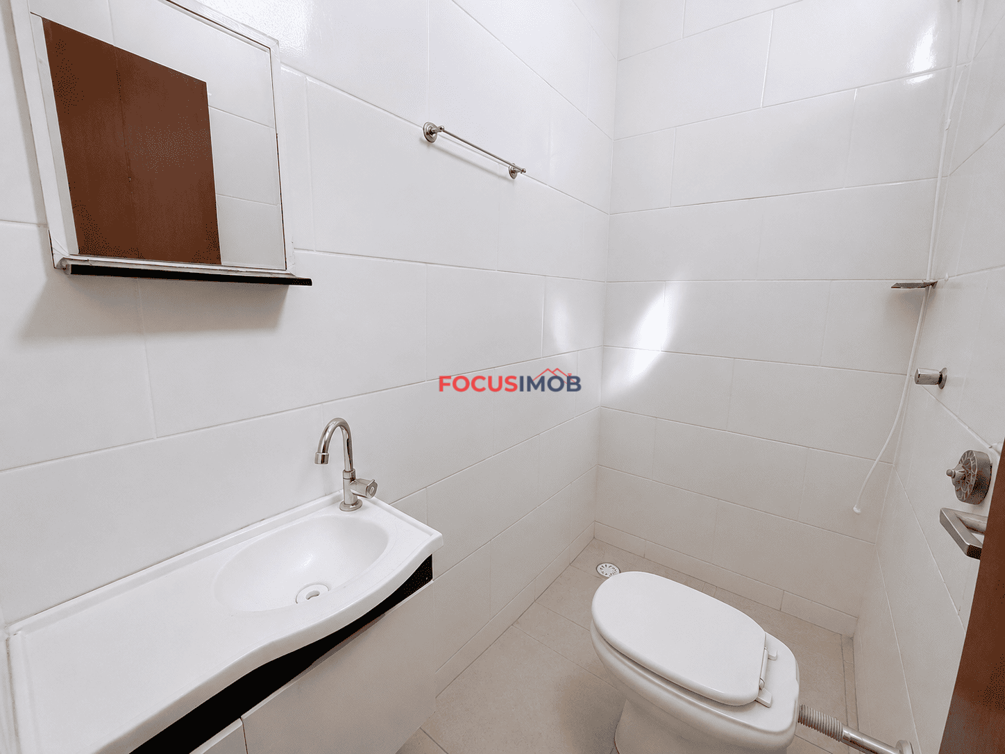 Chácara Completa com 2.000 m², Casas, Piscina e Energia Solar – Porteira Fechada