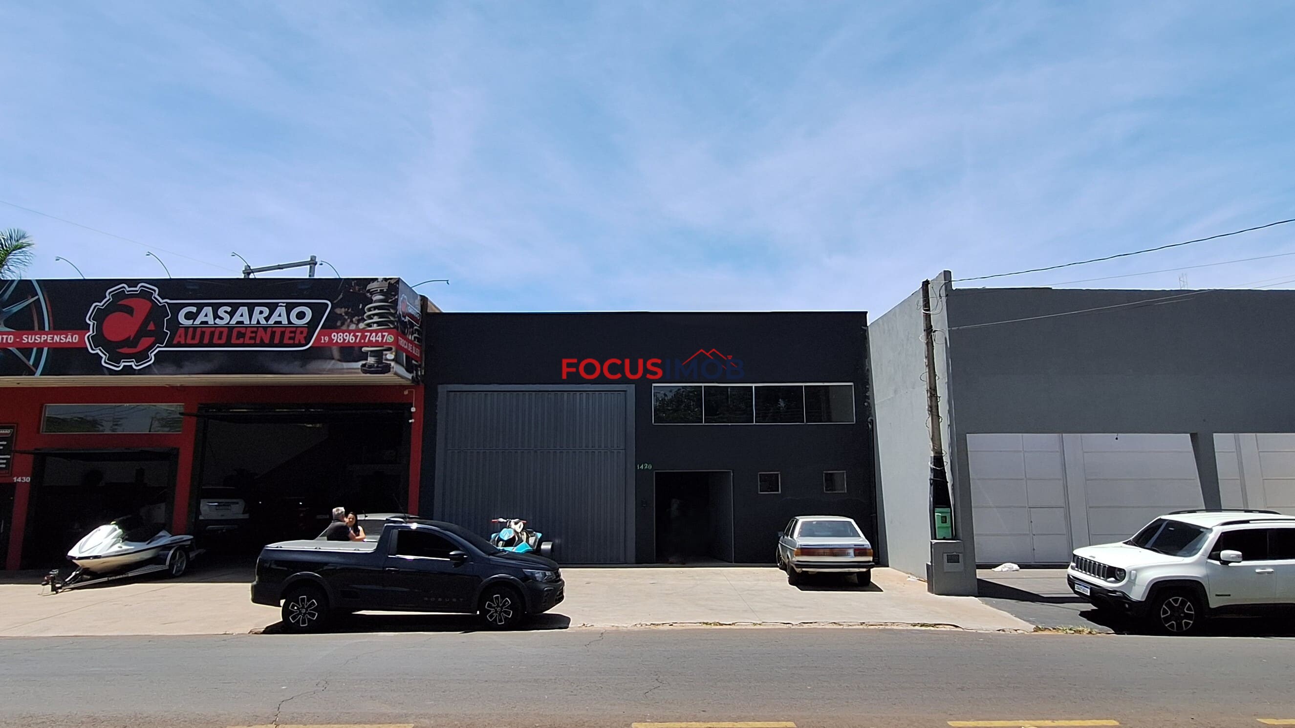 Barracão Comercial à Venda com 277 m² e Estacionamento Frontal
