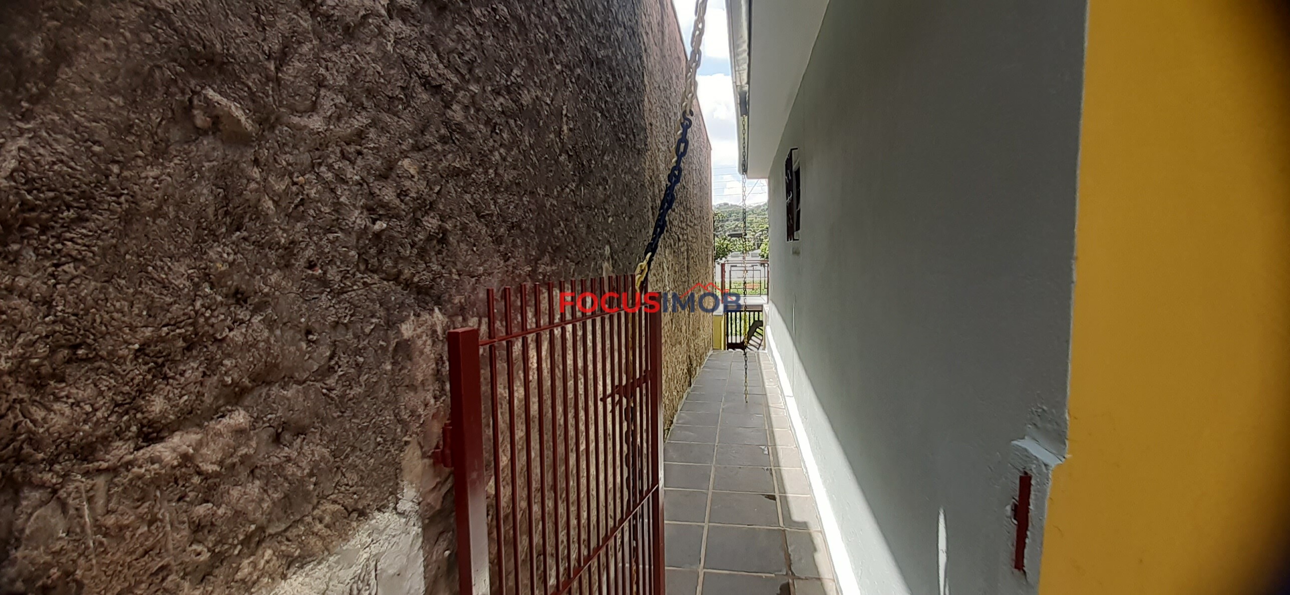 Linda casa no Jardim Itacolomy Zona Sul