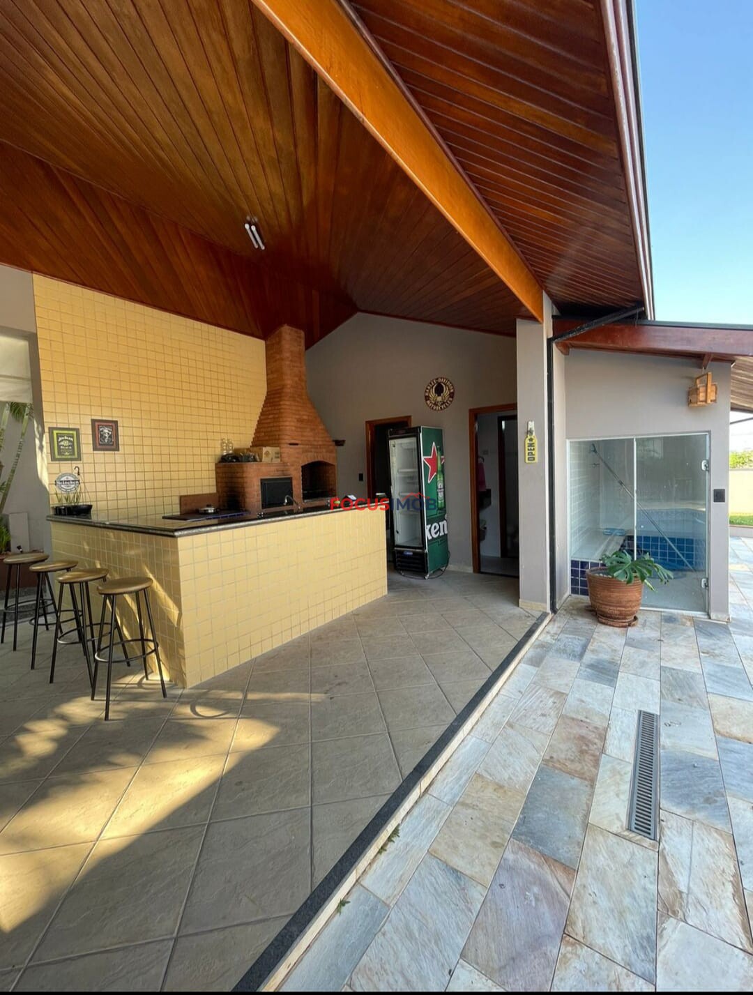 Casa moderna à venda com lazer completo e energia fotovoltaica