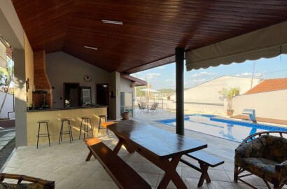 Casa moderna à venda com lazer completo e energia fotovoltaica