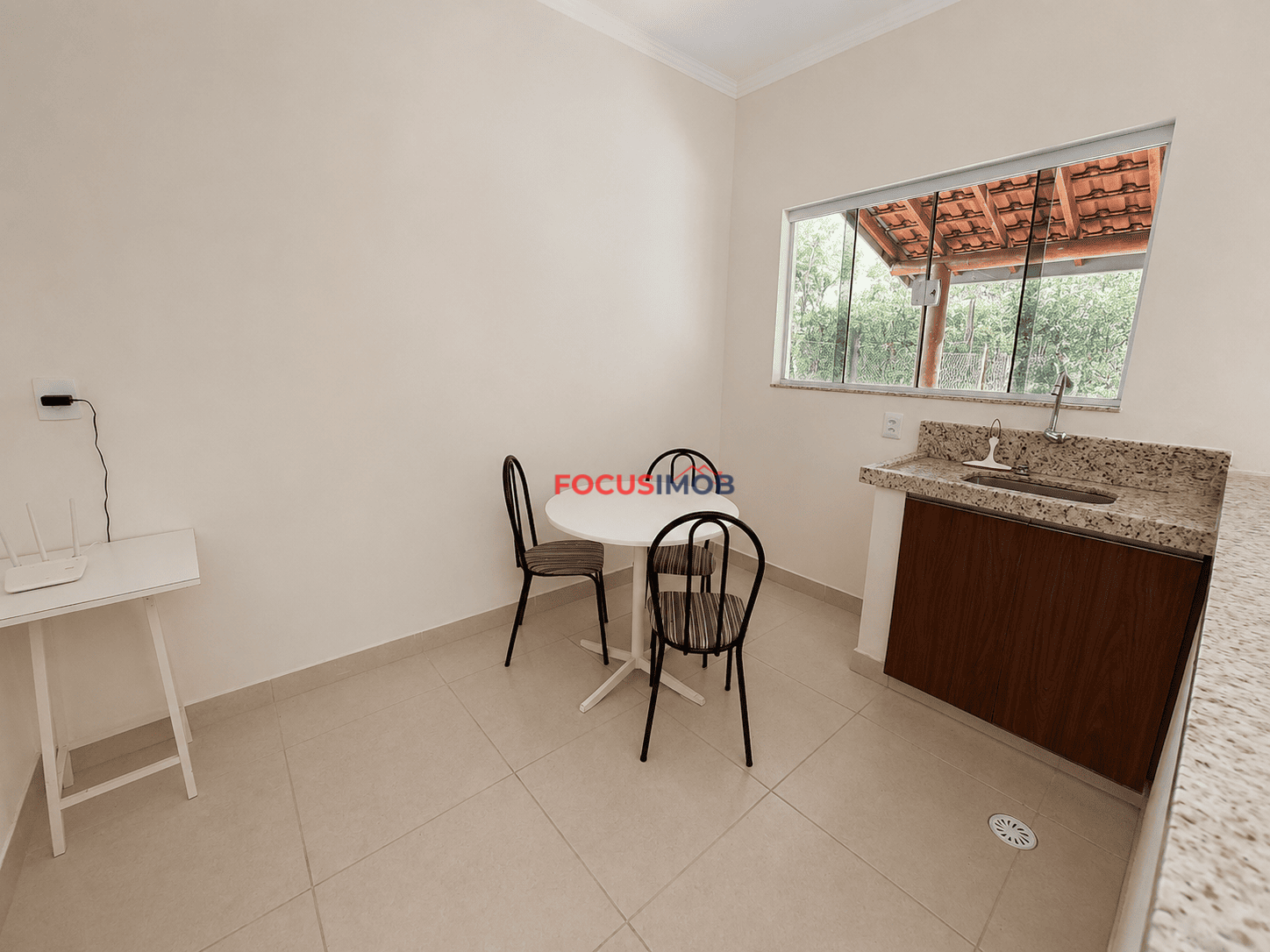 Chácara Completa com 2.000 m², Casas, Piscina e Energia Solar – Porteira Fechada