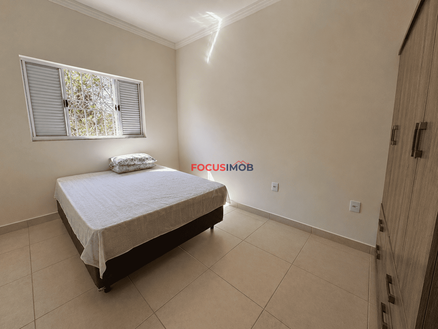 Chácara Completa com 2.000 m², Casas, Piscina e Energia Solar – Porteira Fechada