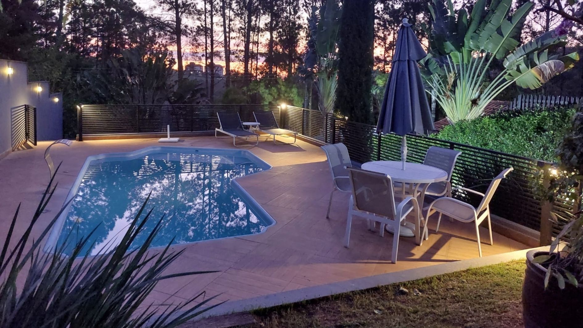 Linda Residência de Alto Padrão, a 1km do centro da cidade de Águas de Lindoia - SP