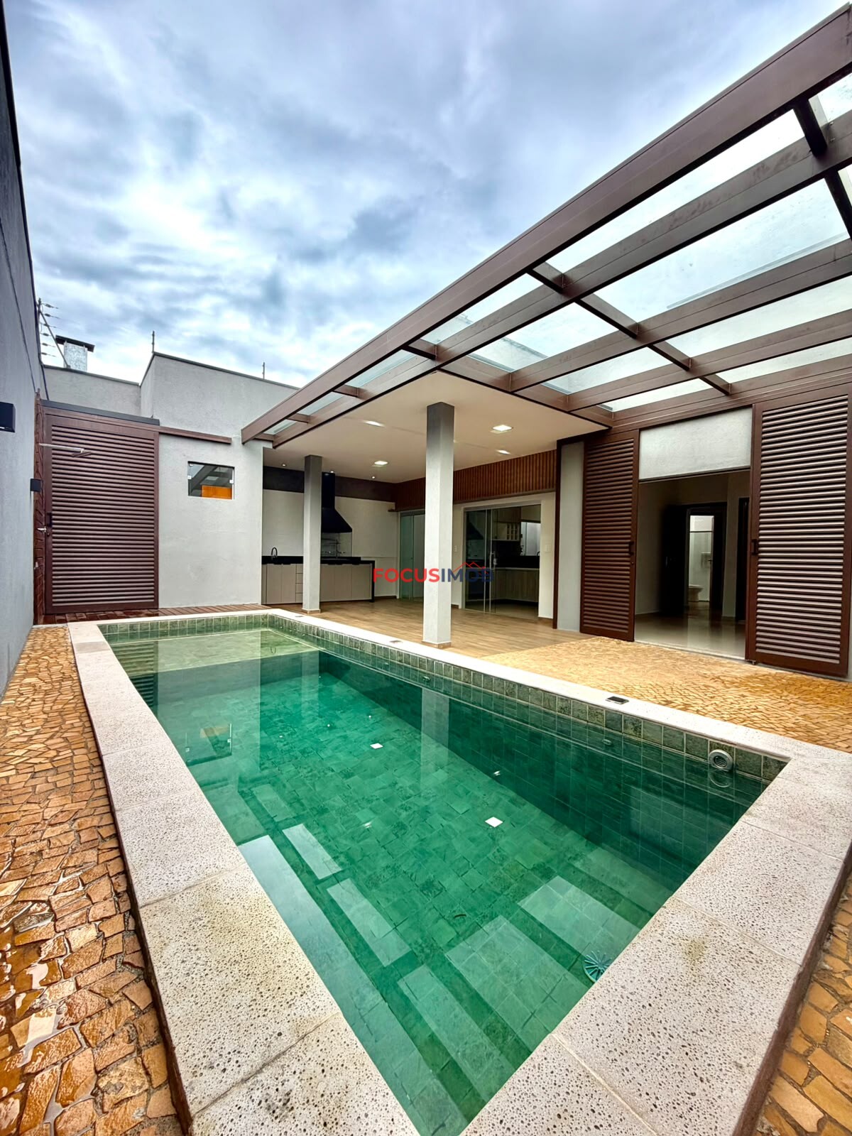 CASA A VENDA NO JARDIM INPERIAL - MOGI GUAÇU