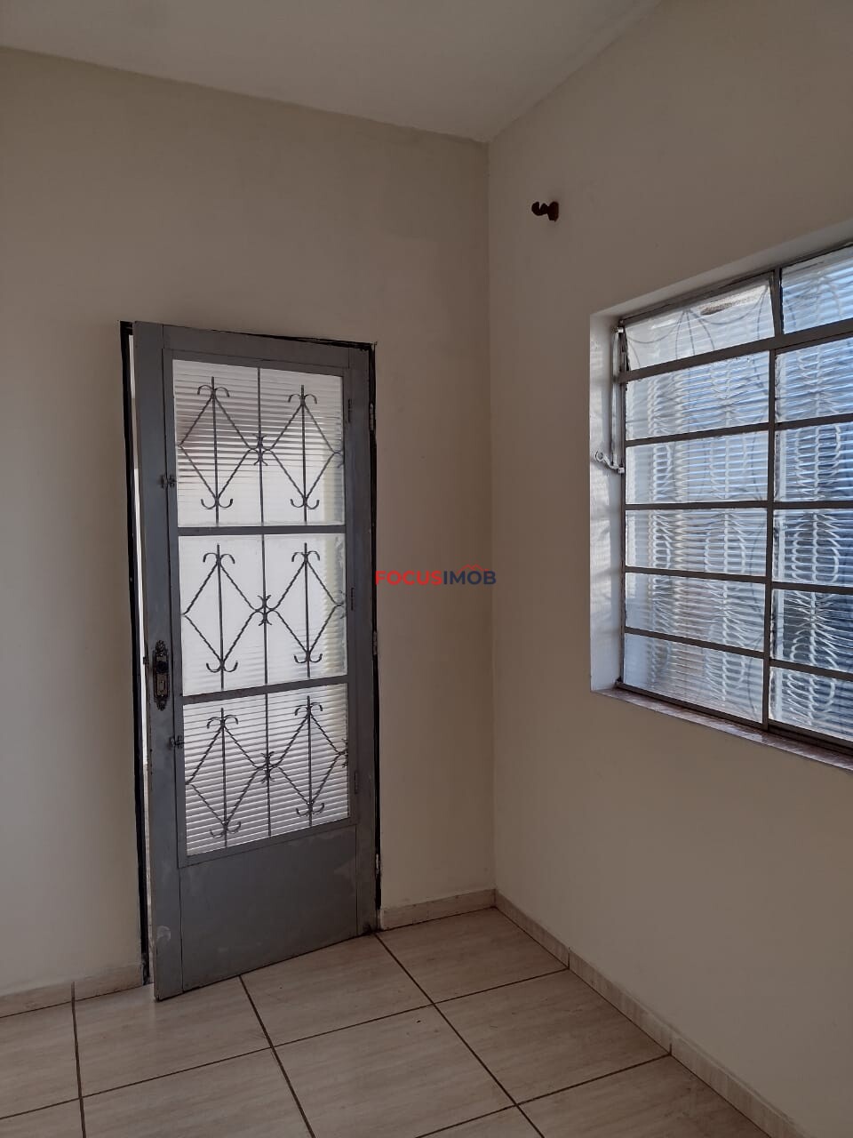 Casa na Vila São Carlos -Mogi Guaçu com edícula .