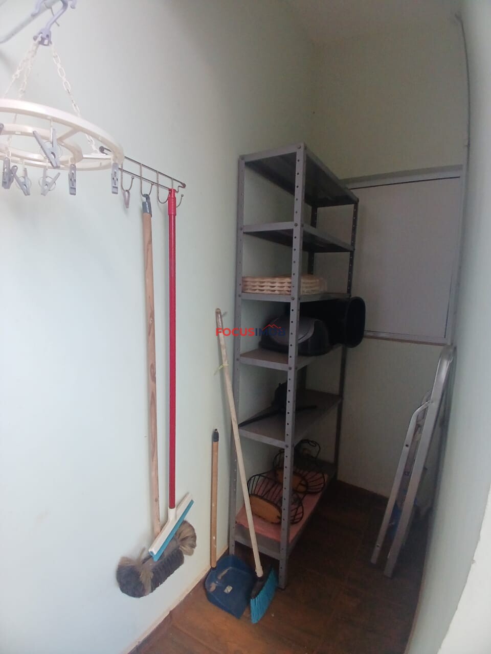 Apartamento localizado no 2º andar, em prédio com elevador, oferecendo conforto e praticidade no dia a dia.