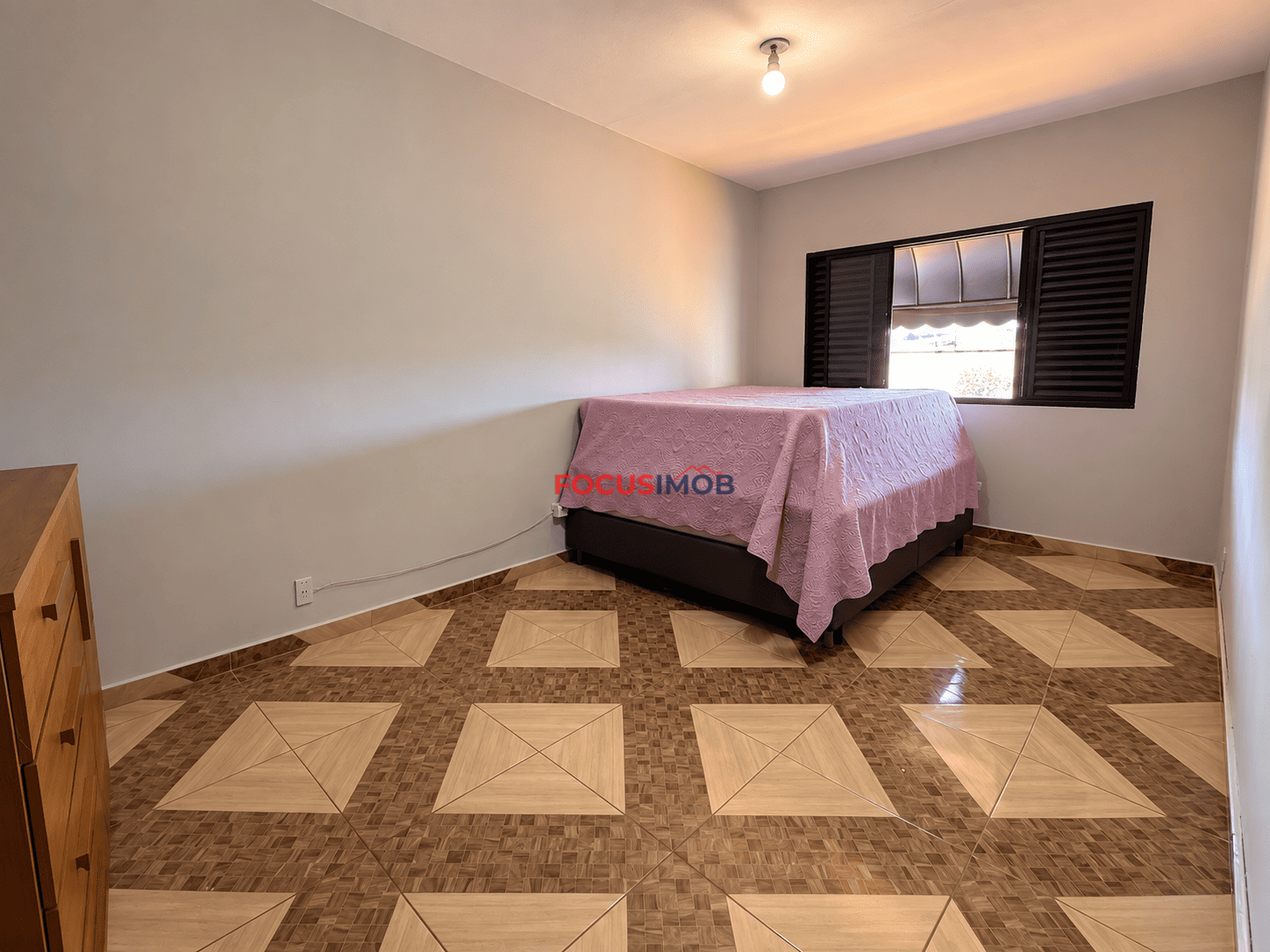 Casa com 3 Quartos, Closet e Garagem para 3 Carros – Jardim Itacolomy