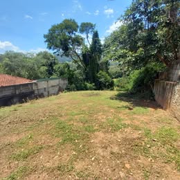 Terreno Plano e Amplo no Vale das Águas - Águas de Lindóia - SP