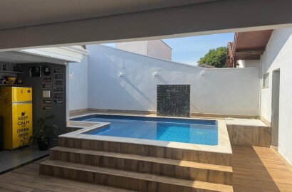 LINDA CASA COM PISCINA À VENDA – JARDIM CASA GRANDE | MOGI GUAÇU/SP