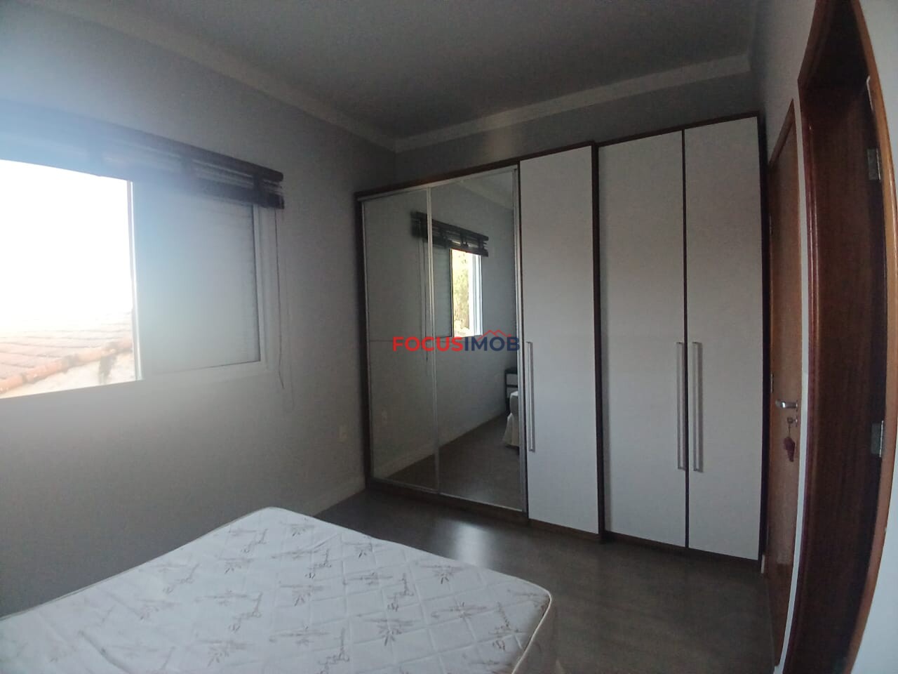 Apartamento localizado no 2º andar, em prédio com elevador, oferecendo conforto e praticidade no dia a dia.