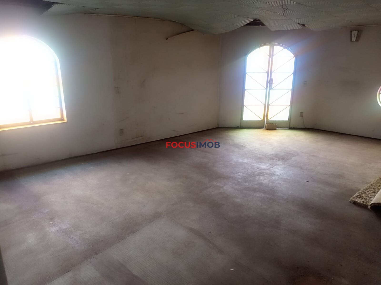 Prédio Comercial com Casa Assobradada à Venda – Itapira/SP