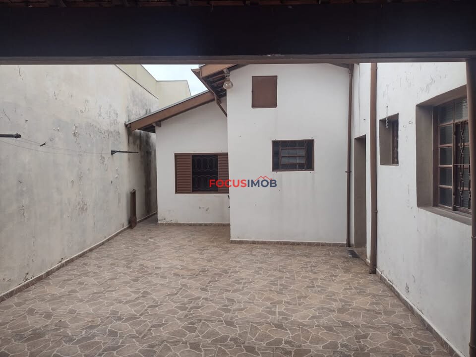 OPORTUNIDADE EM MOGI MIRIM – CASA ESPAÇOSA COM EDÍCULA!