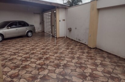 OPORTUNIDADE EM MOGI MIRIM – CASA ESPAÇOSA COM EDÍCULA!