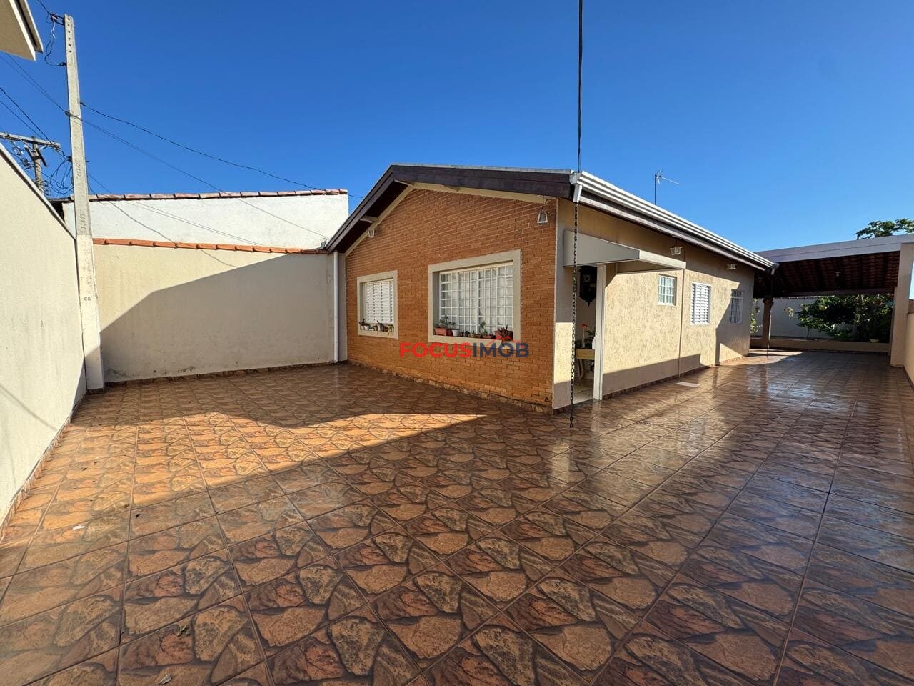 Casa Ampla à Venda com 3 Quartos e Terreno de 300 m²