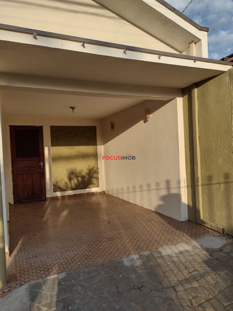 Casa na Vila São Carlos -Mogi Guaçu com edícula .