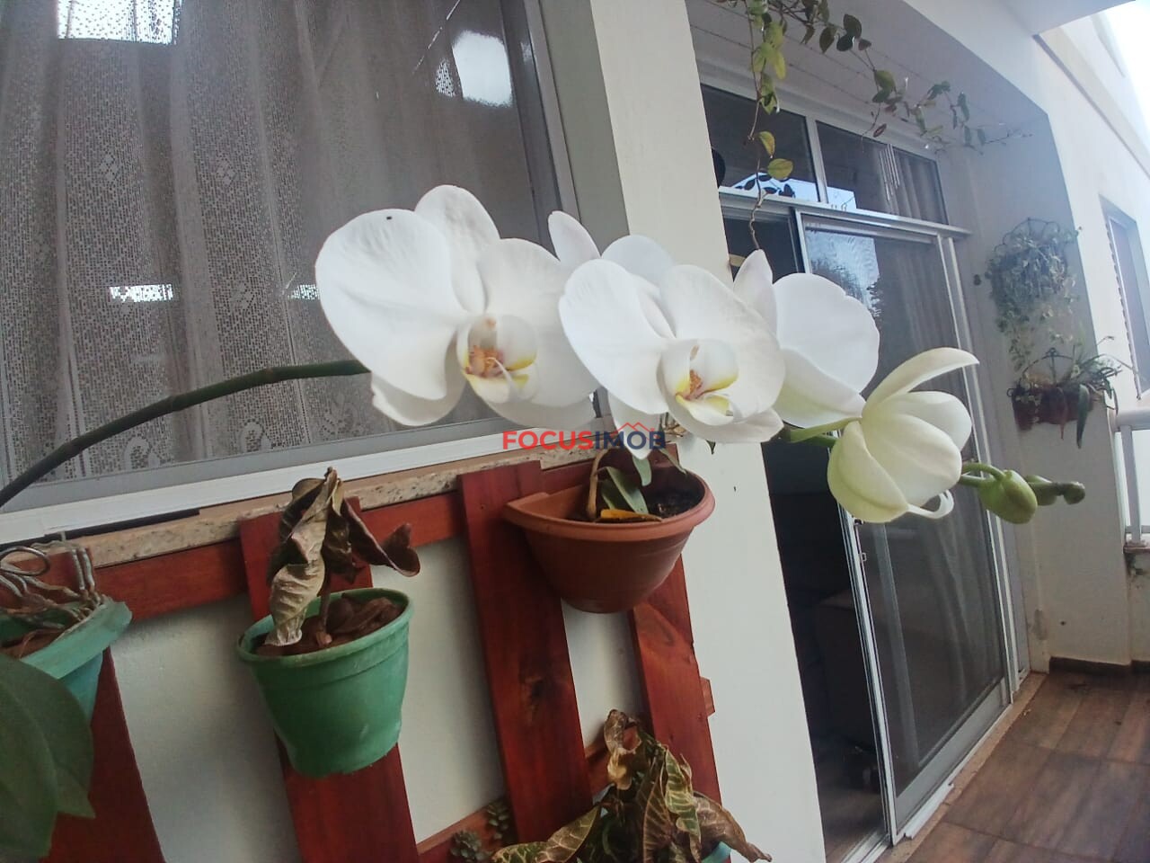 Apartamento localizado no 2º andar, em prédio com elevador, oferecendo conforto e praticidade no dia a dia.