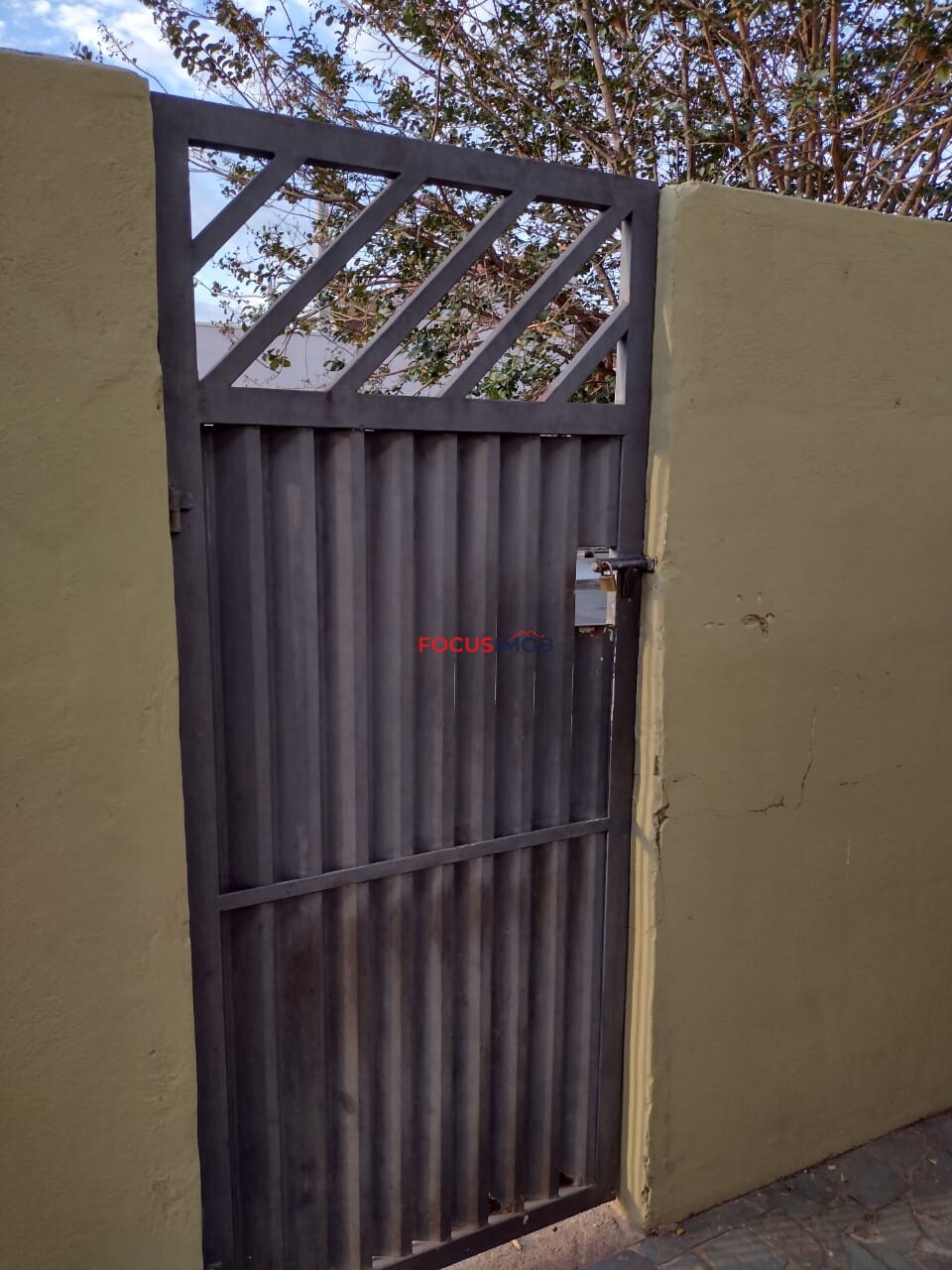 Casa na Vila São Carlos -Mogi Guaçu com edícula .