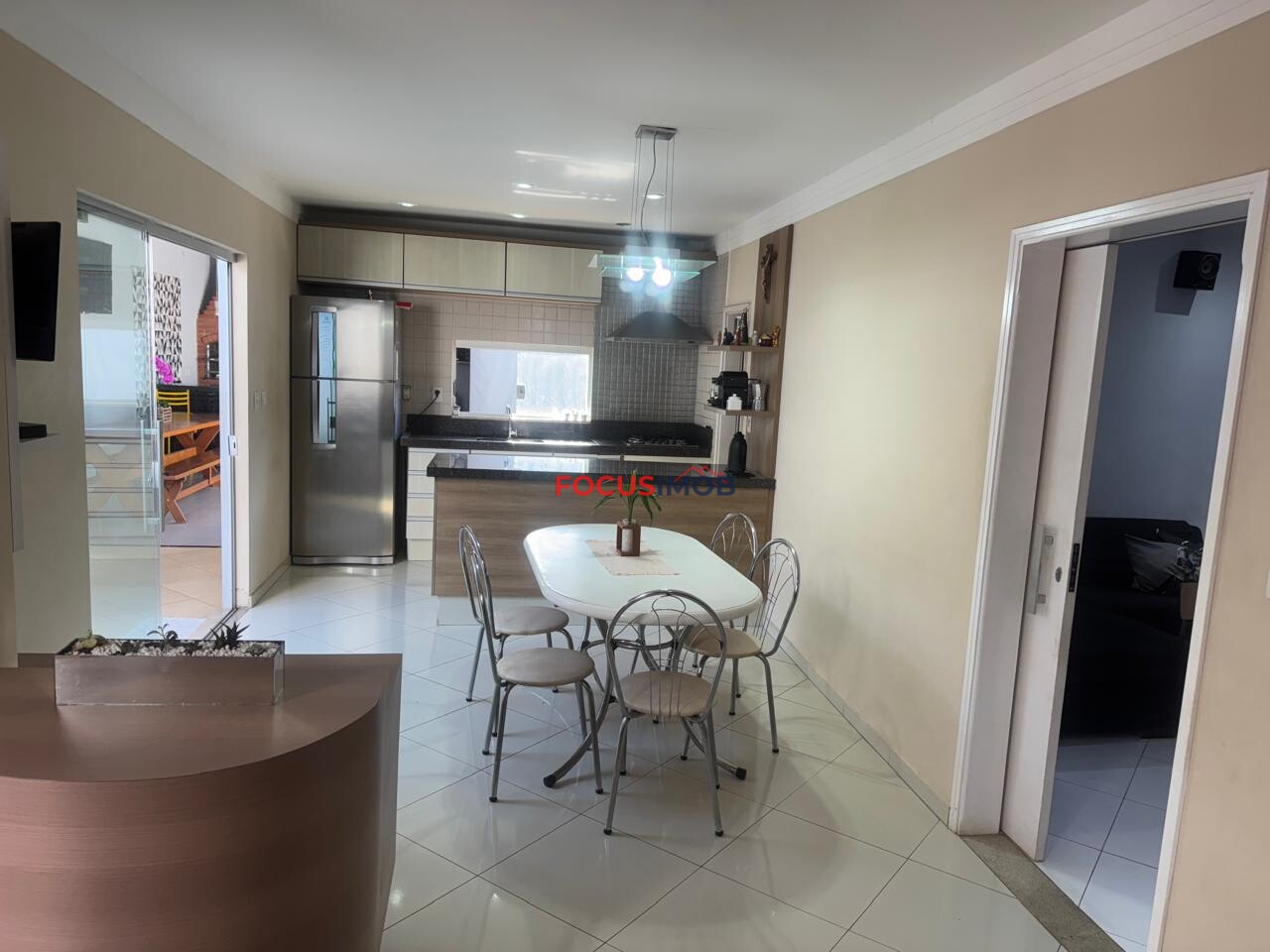 LINDA CASA COM PISCINA À VENDA – JARDIM CASA GRANDE | MOGI GUAÇU/SP