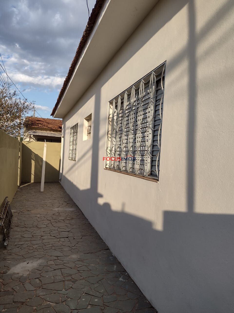 Casa na Vila São Carlos -Mogi Guaçu com edícula .