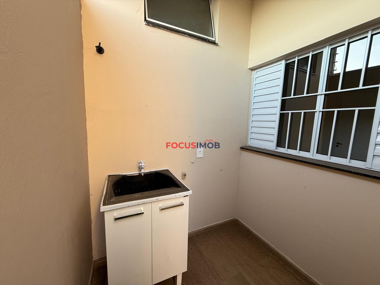 Casa Moderna no Jd. Esplanada | 3 Dormitórios (1 Suíte) a 5 Minutos do Centro