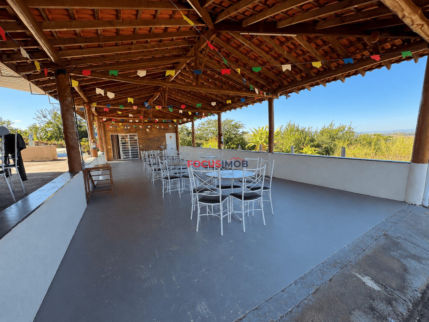 Chácara Completa com 2.000 m², Casas, Piscina e Energia Solar – Porteira Fechada