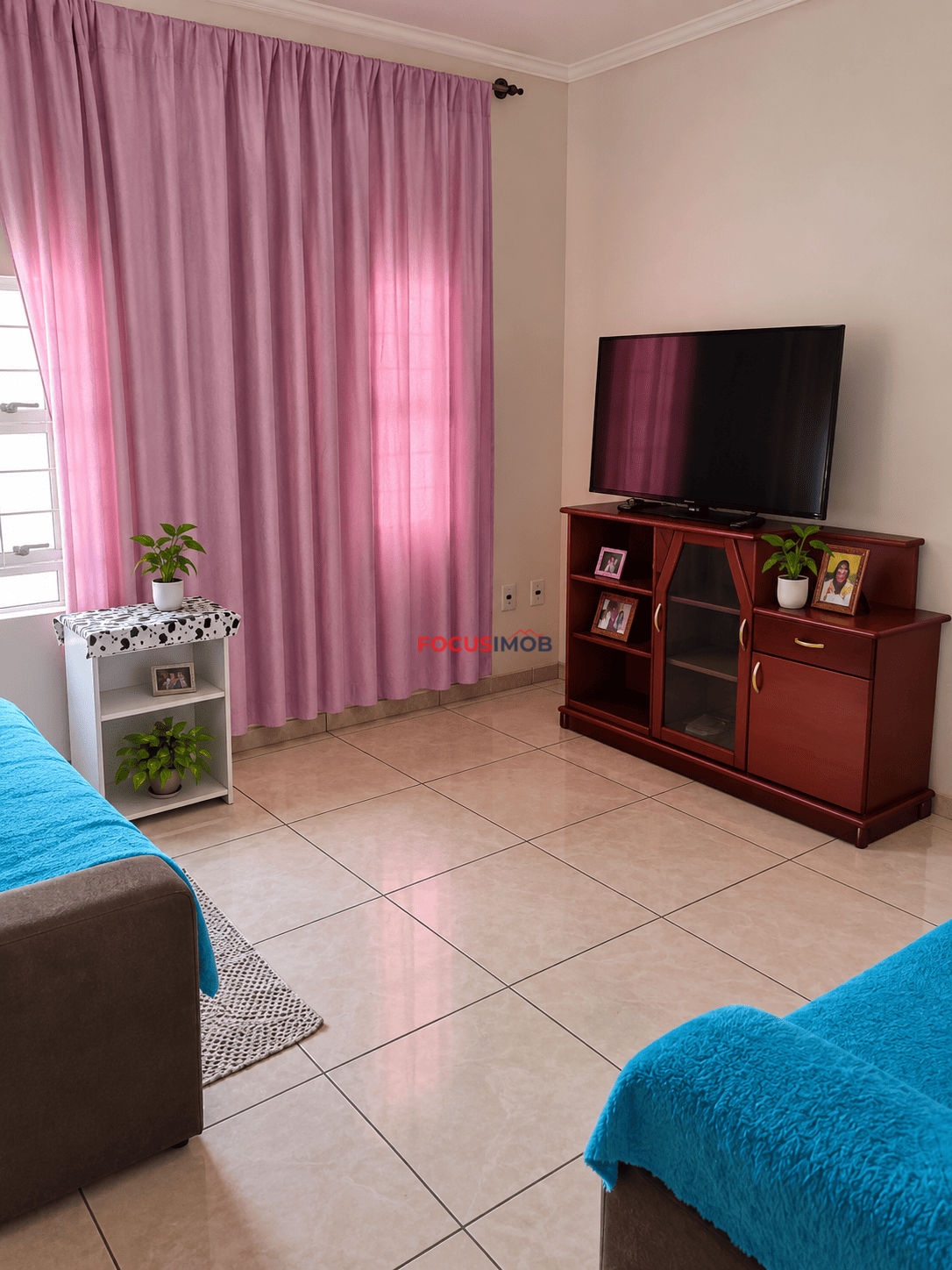 Casa com 2 Dormitórios, Churrasqueira e 2 Vagas de Garagem à Venda – 88 m²