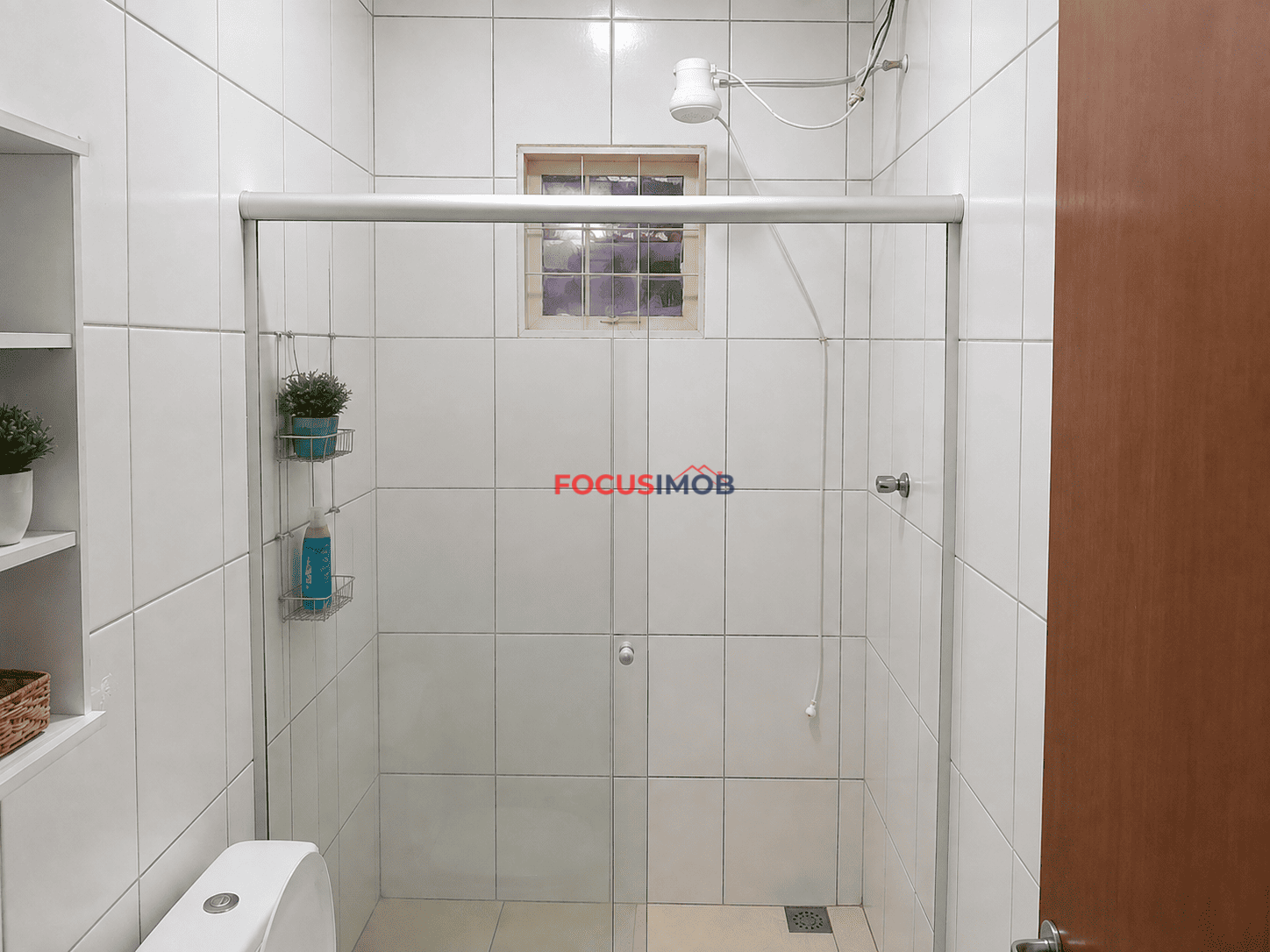 Casa com 2 Dormitórios, Churrasqueira e 2 Vagas de Garagem à Venda – 88 m²