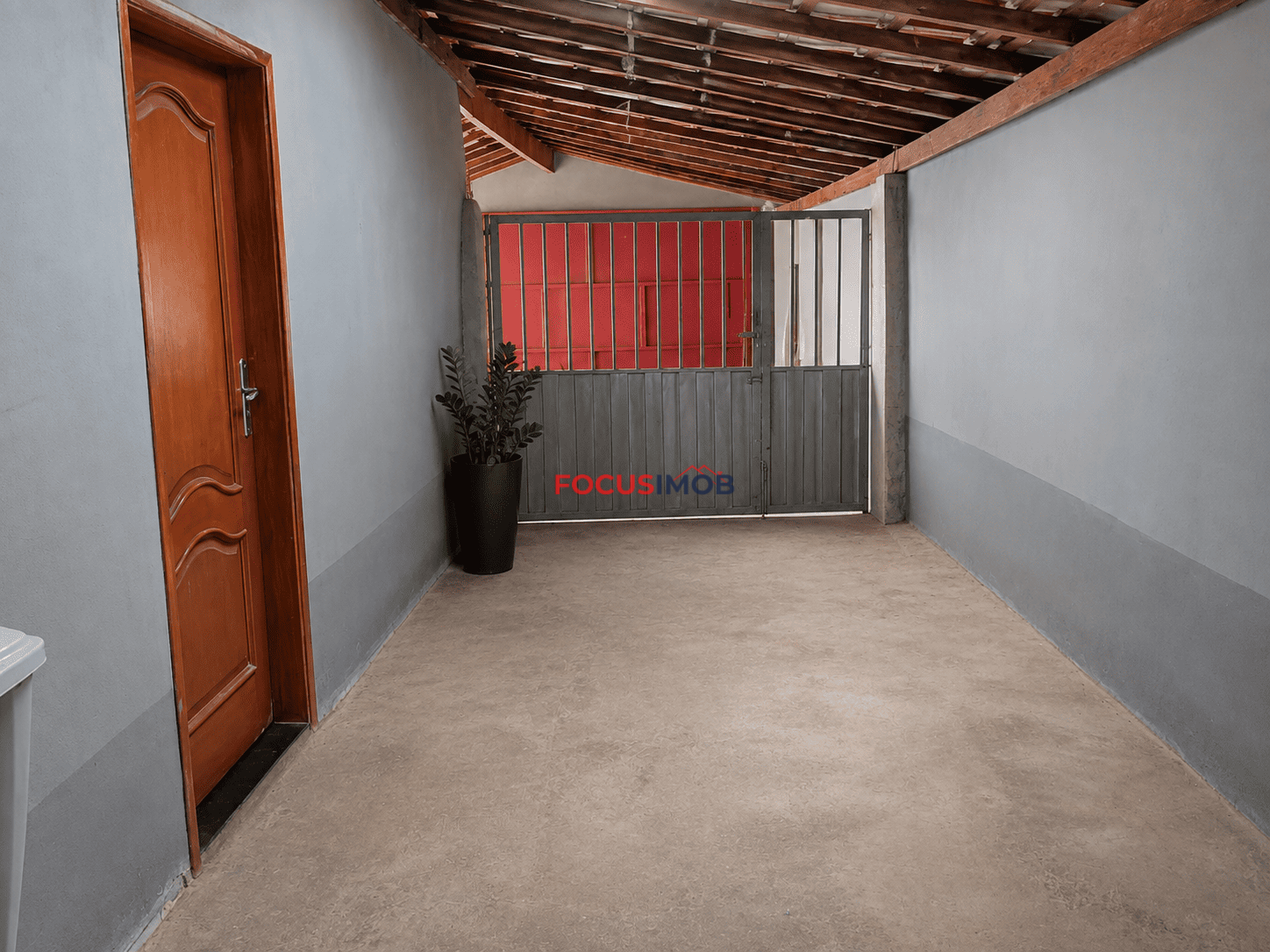 Casa com 2 Dormitórios, Churrasqueira e 2 Vagas de Garagem à Venda – 88 m²