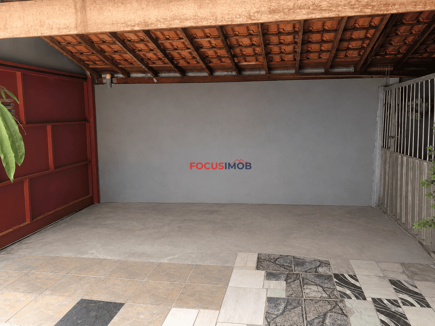 Casa com 2 Dormitórios, Churrasqueira e 2 Vagas de Garagem à Venda – 88 m²