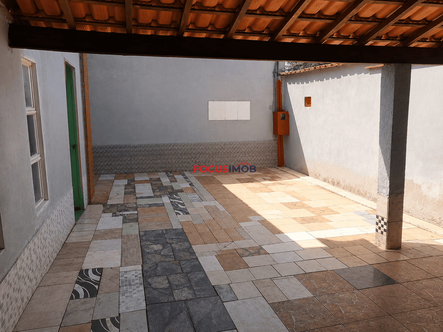 Casa com 2 Dormitórios, Churrasqueira e 2 Vagas de Garagem à Venda – 88 m²
