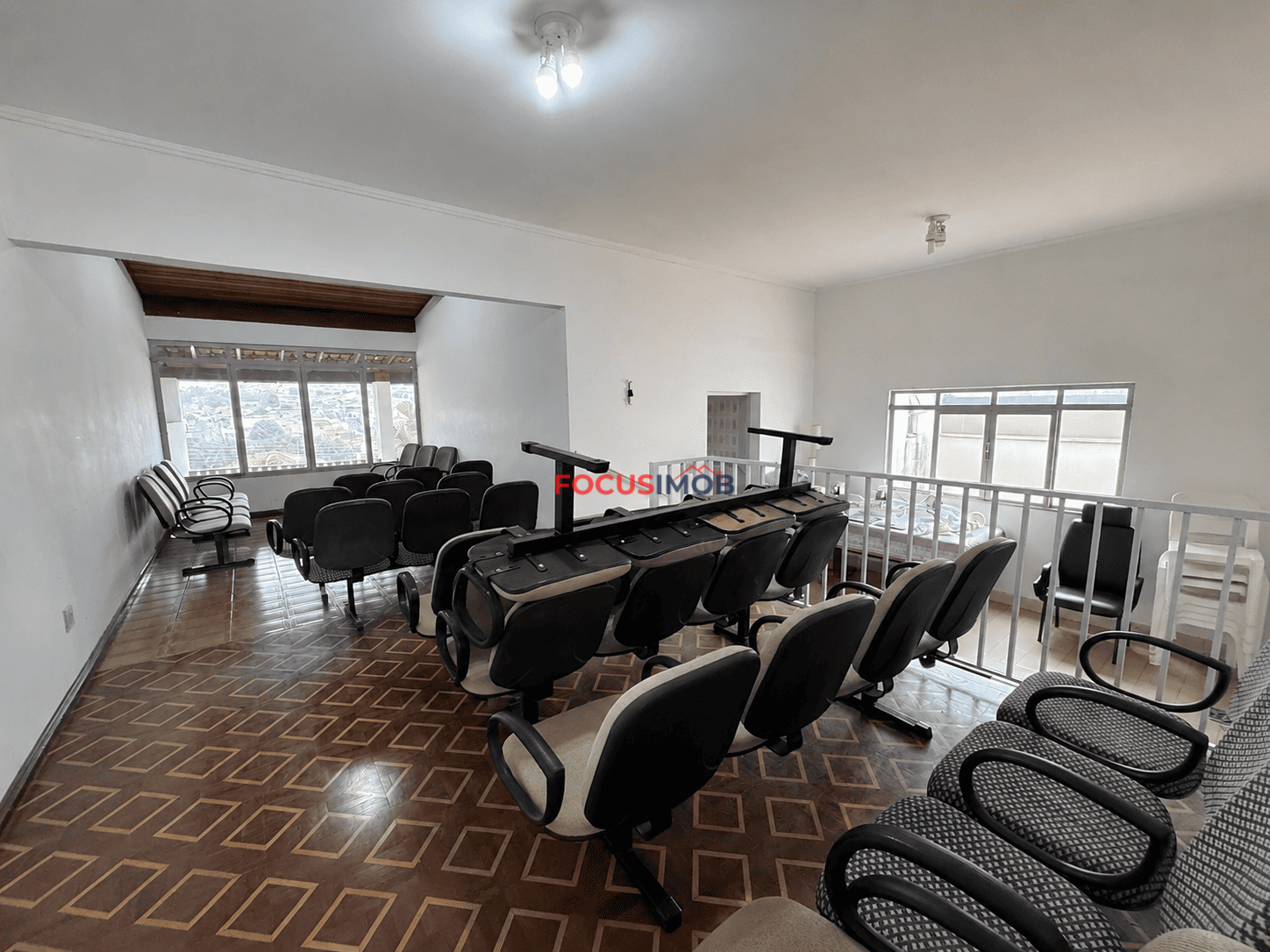 Casa com 4 Quartos e 4 banheiros à Venda, 289 m² por R$ 600.000