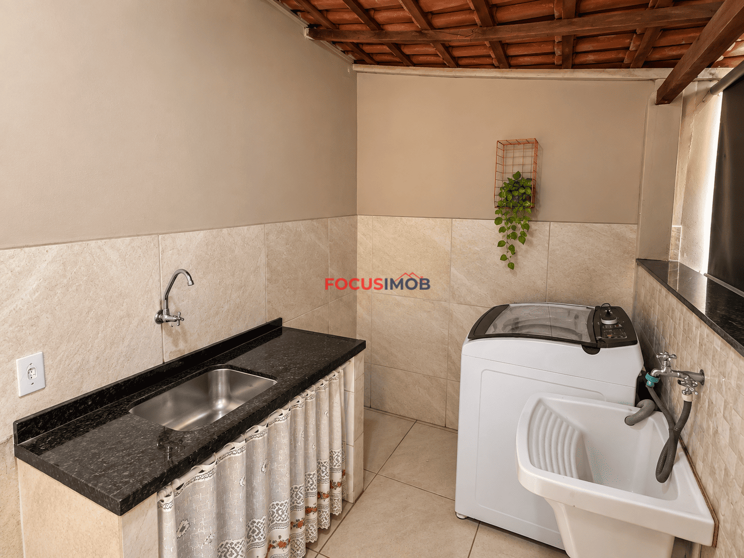 Casa à Venda no Jardim Fantinato – 2 Dormitórios, Suíte e Amplo Quintal