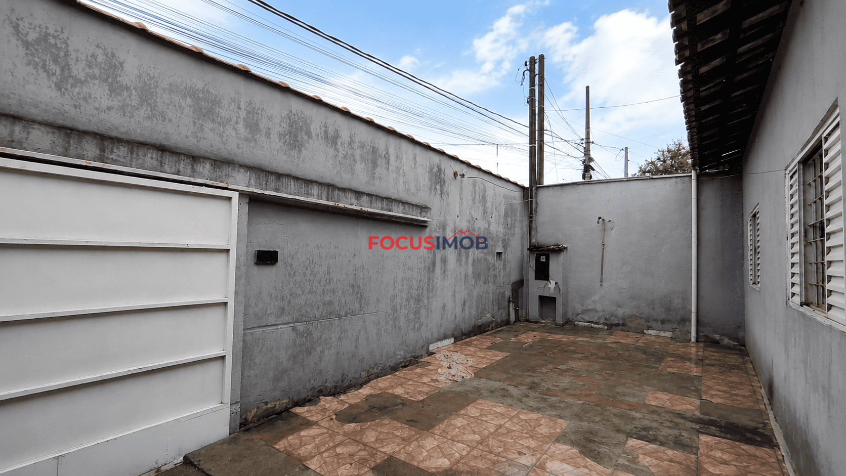 Casa à Venda com 4 Quartos sendo 2 Suítes e 190 m² de Área Construída