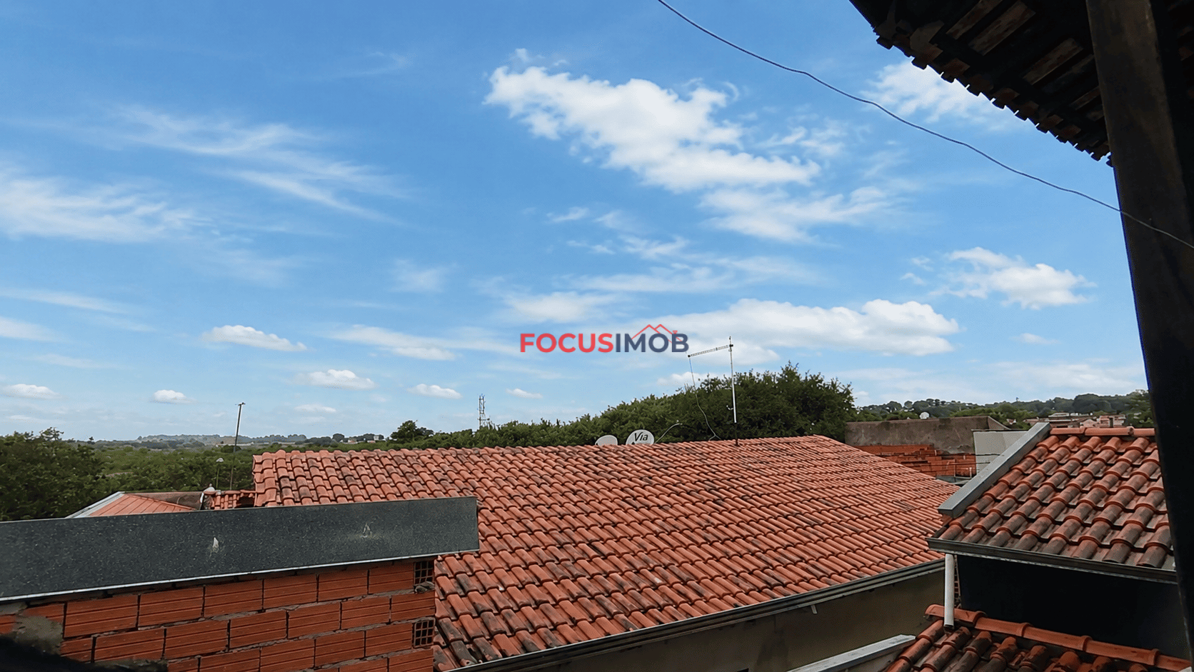 Casa à Venda com 4 Quartos sendo 2 Suítes e 190 m² de Área Construída